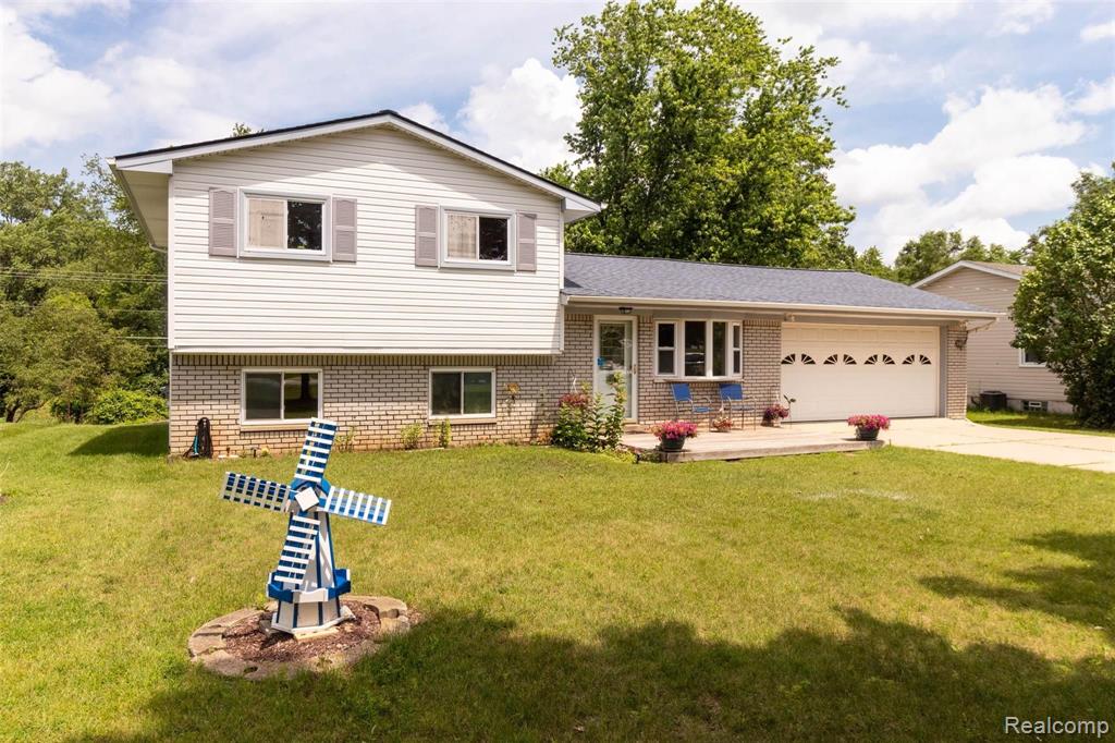 300 Middle Road Highland, MI 48357 - Photo 19 of 42