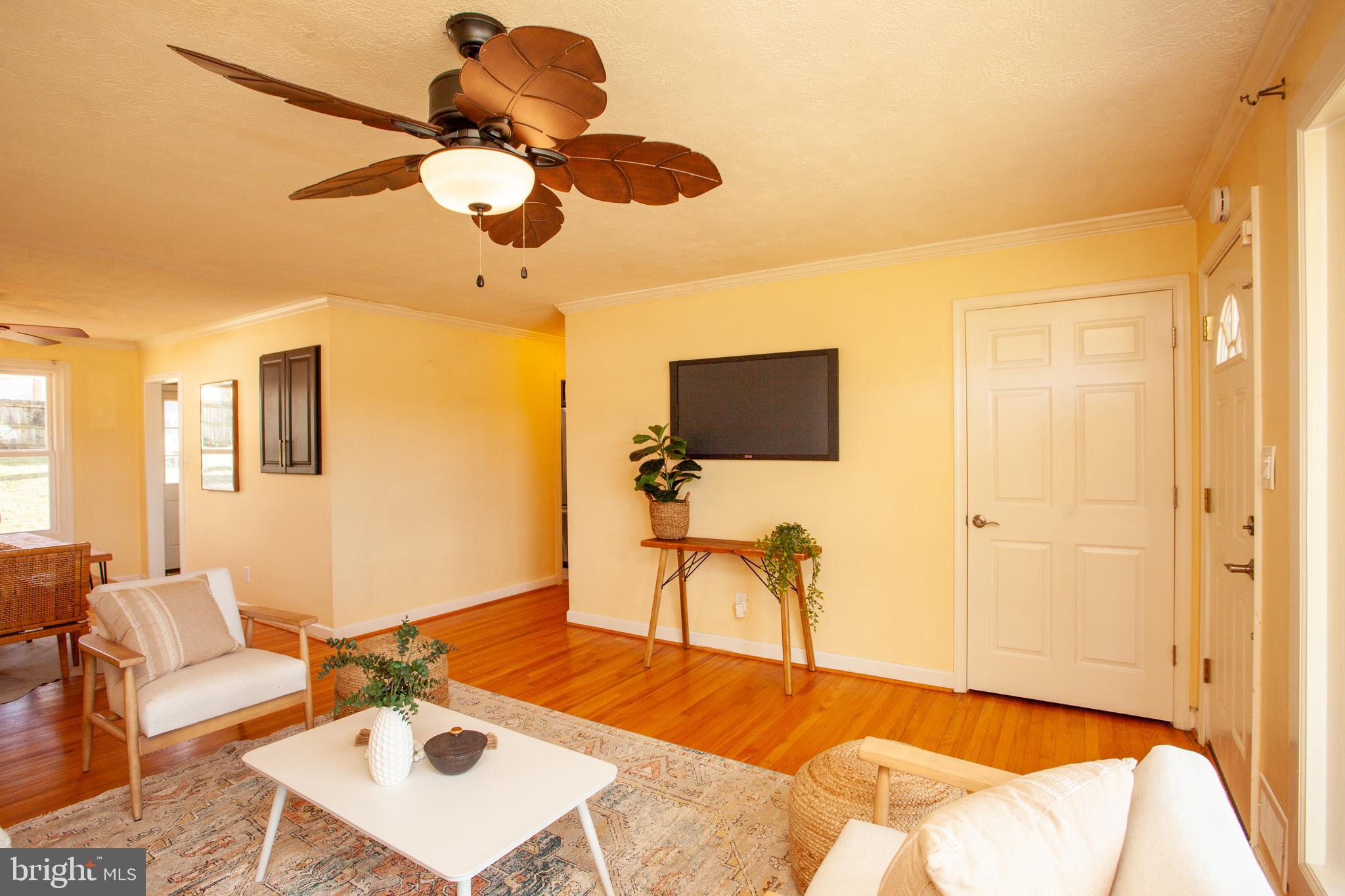 1611 Burnfield Road Rosedale, MD 21237 - Photo 4 of 30 living room