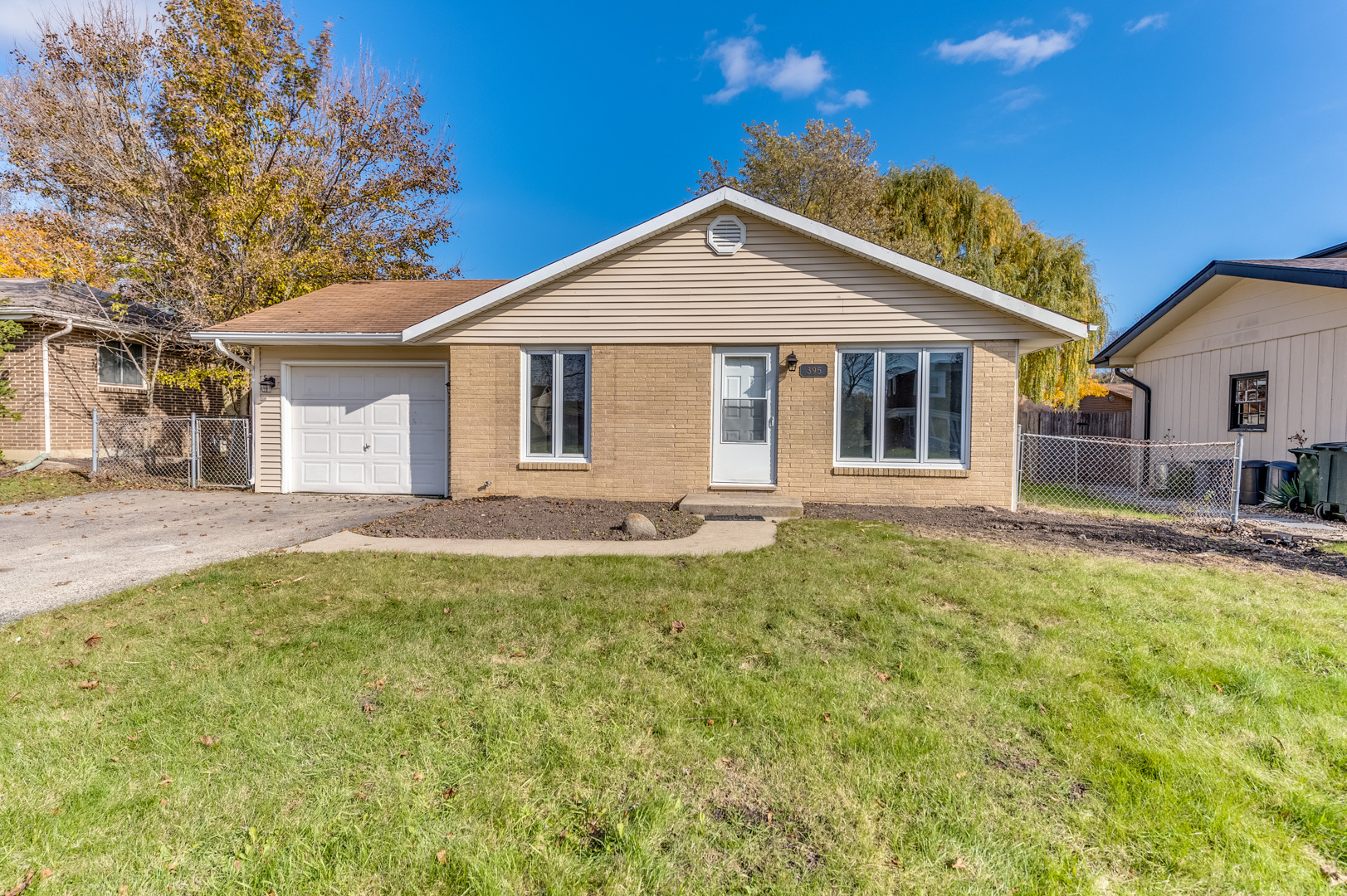 395 Northgate Road Lindenhurst, IL 60046 - Photo 1 of 30