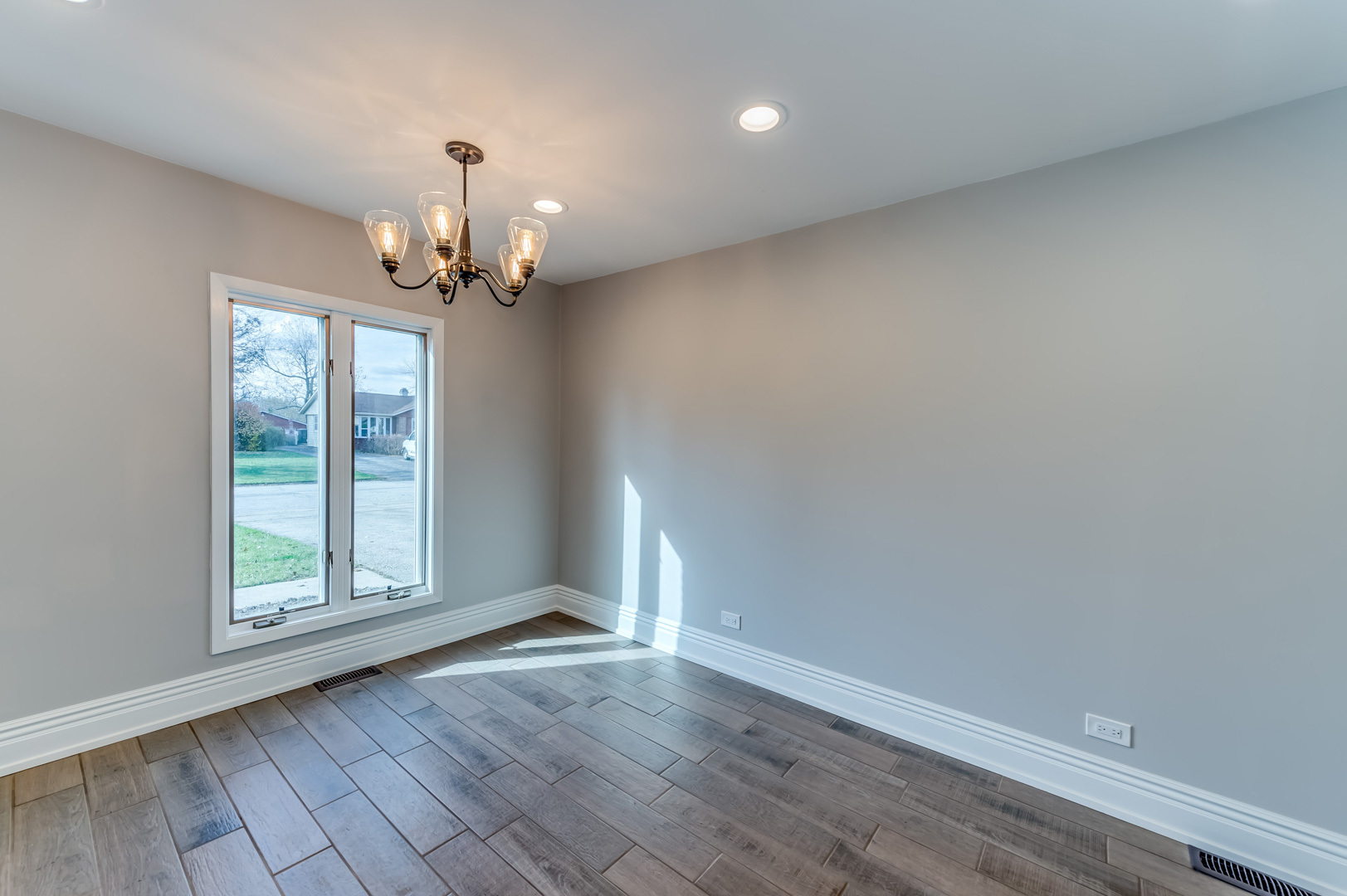 395 Northgate Road Lindenhurst, IL 60046 - Photo 13 of 30