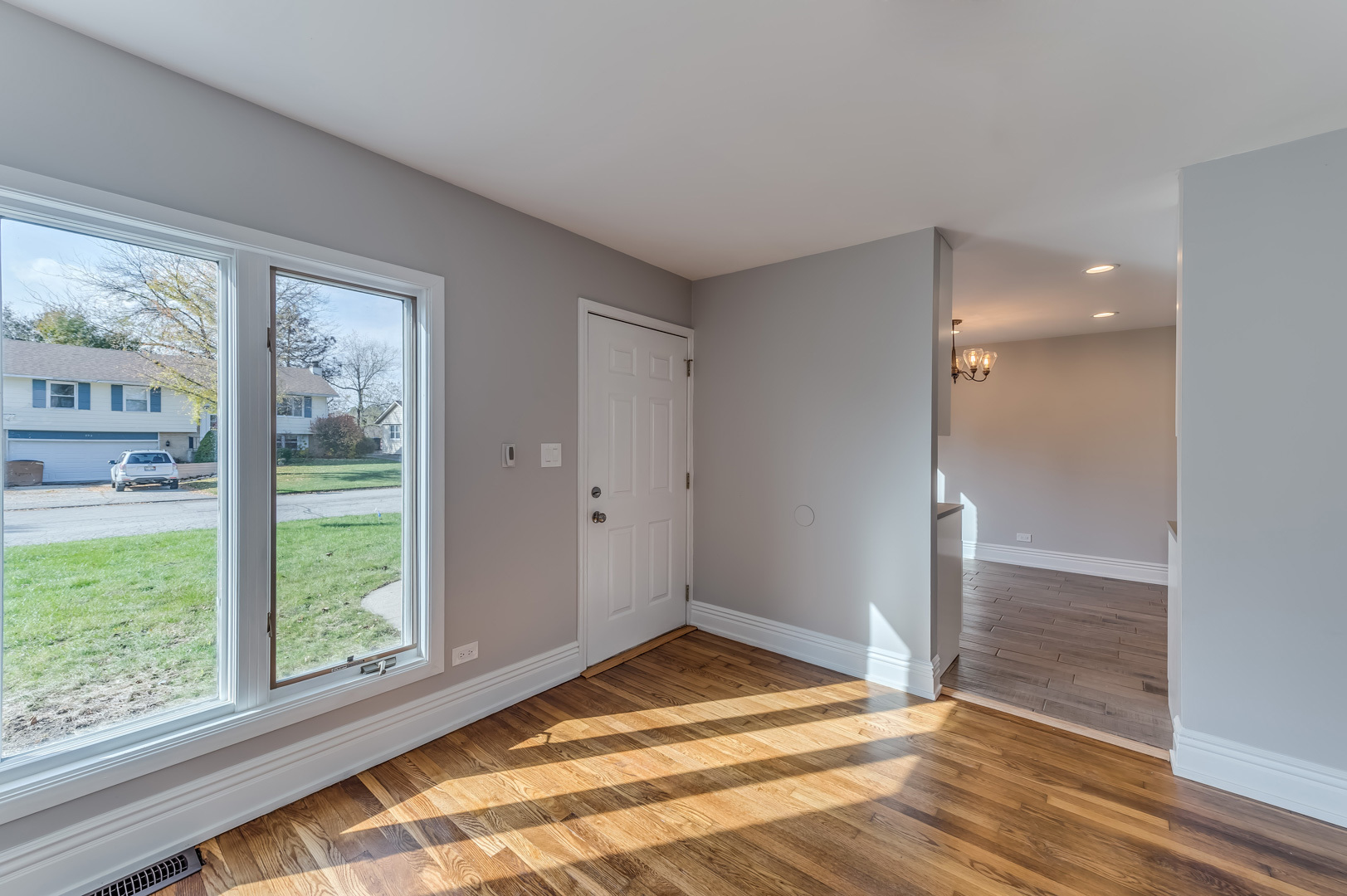 395 Northgate Road Lindenhurst, IL 60046 - Photo 3 of 30