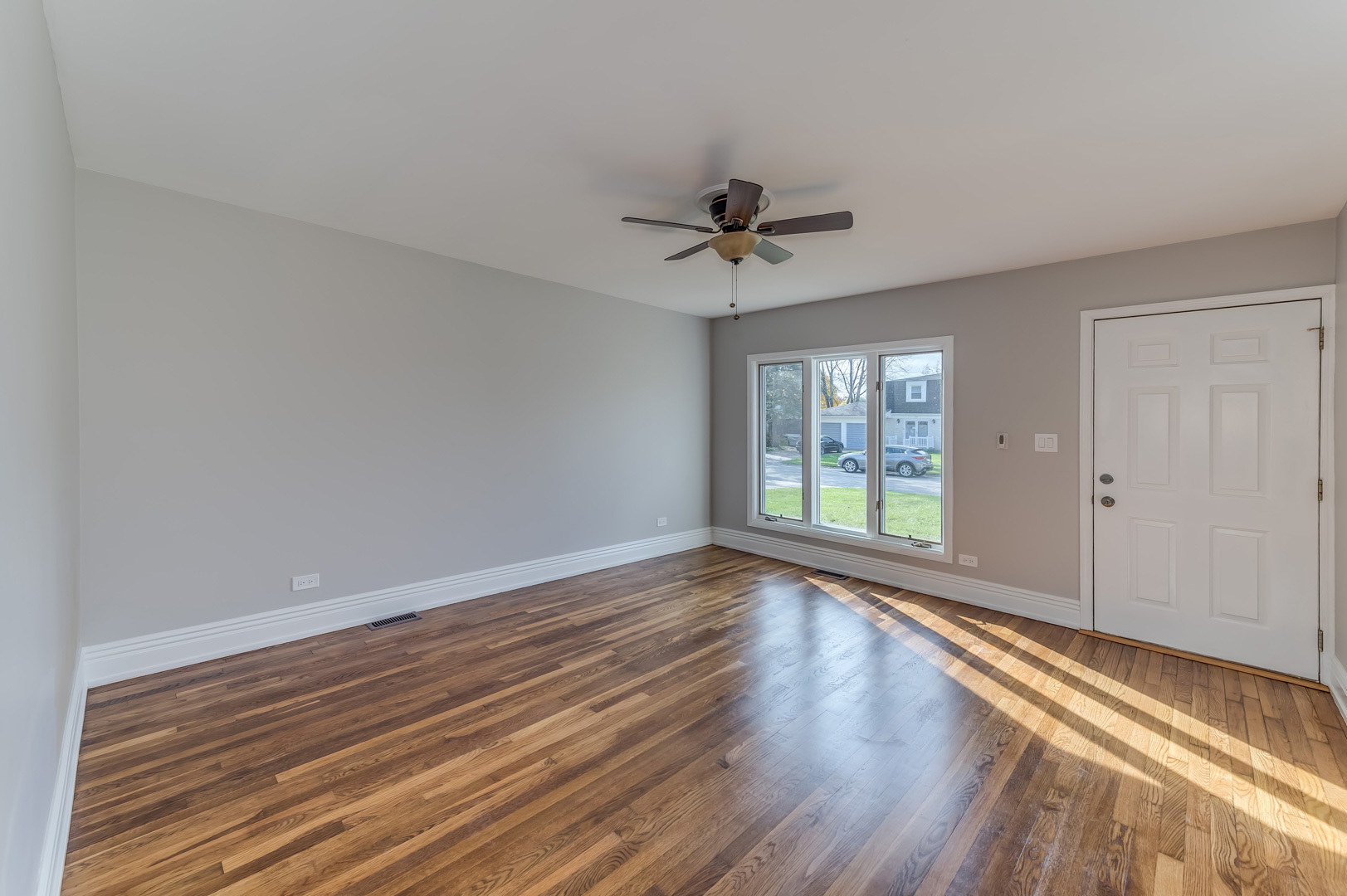 395 Northgate Road Lindenhurst, IL 60046 - Photo 4 of 30