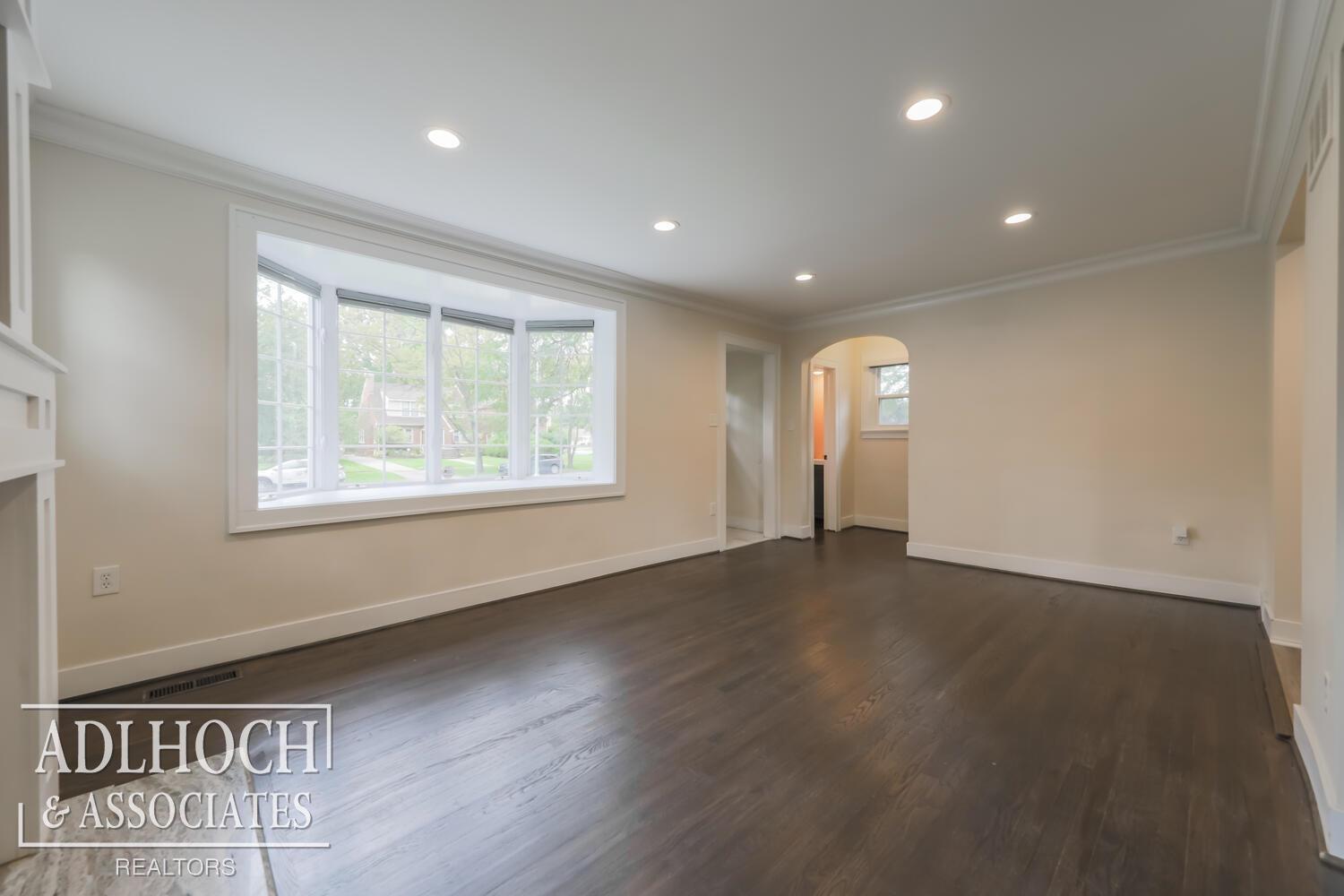 1438 Yorkshire Road Grosse Pointe Park, MI 48230 - Photo 4 of 19