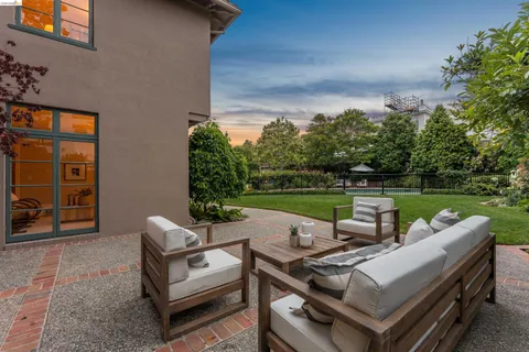$5,495,000 | 10 Muir Avenue, Piedmont, CA 94610
