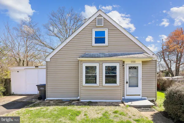 $2,950 | 2328 Fort Drive, Alexandria, VA 22303