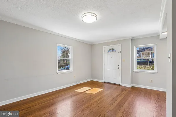 $2,950 | 2328 Fort Drive, Alexandria, VA 22303