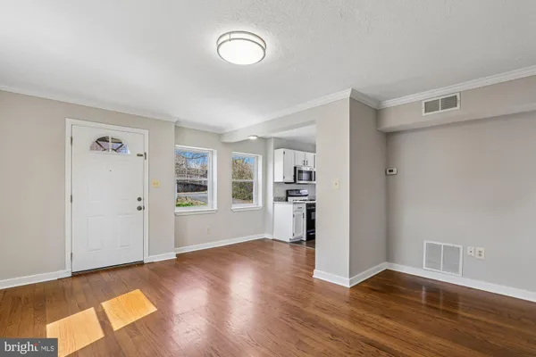 $2,950 | 2328 Fort Drive, Alexandria, VA 22303