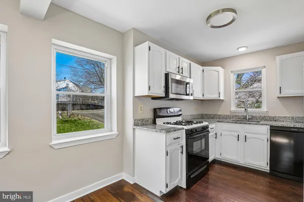 $2,950 | 2328 Fort Drive, Alexandria, VA 22303