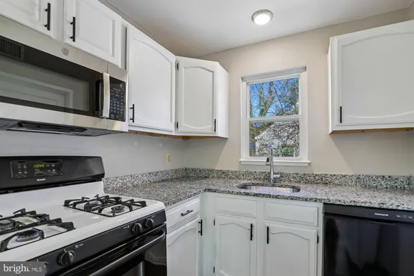 $2,950 | 2328 Fort Drive, Alexandria, VA 22303