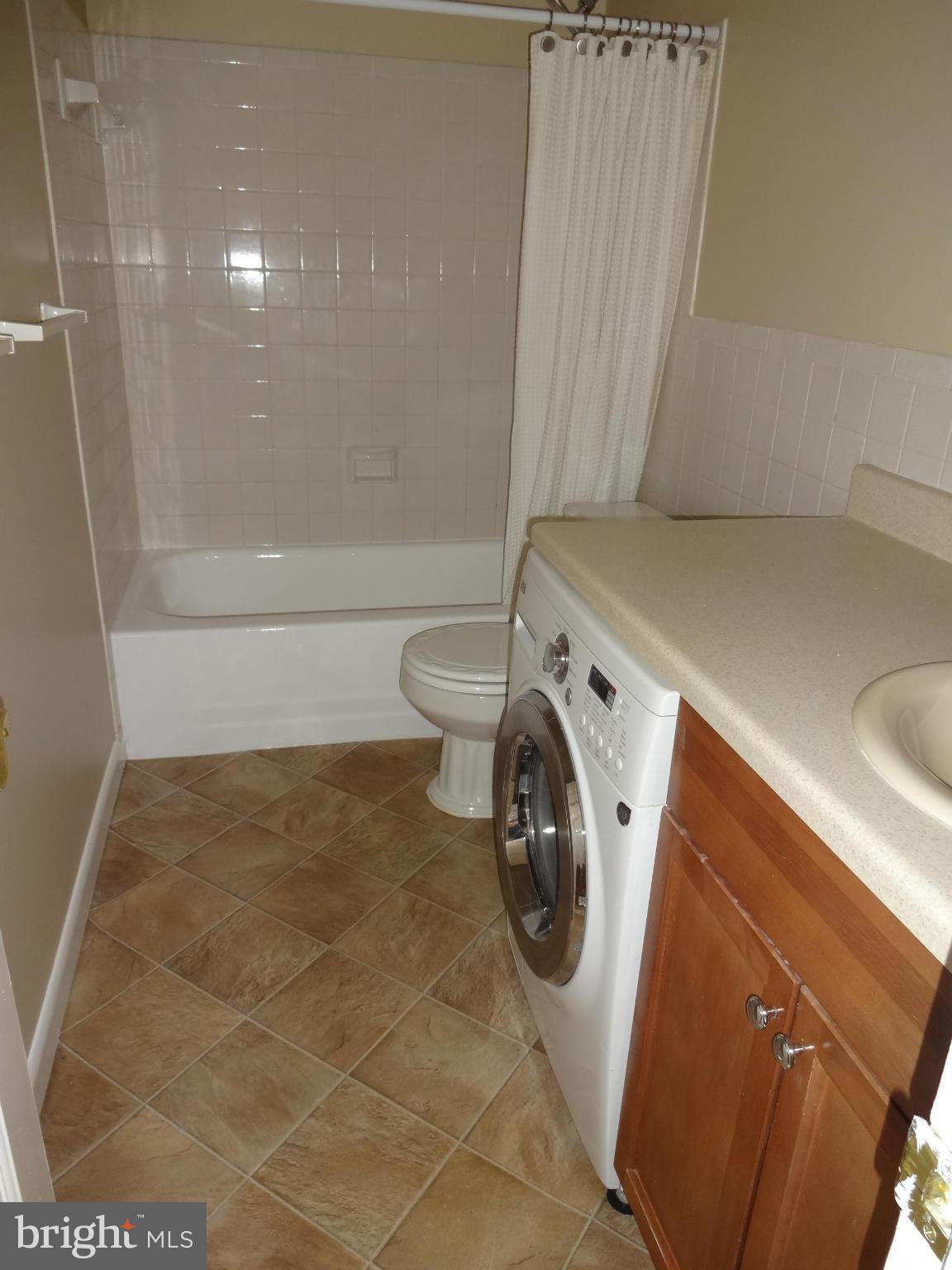 5040 7th Road South, Unit 101 Arlington, VA 22204 - Photo 23 of 27 Bath