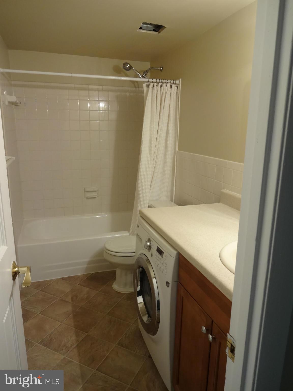 5040 7th Road South, Unit 101 Arlington, VA 22204 - Photo 24 of 27 Bath