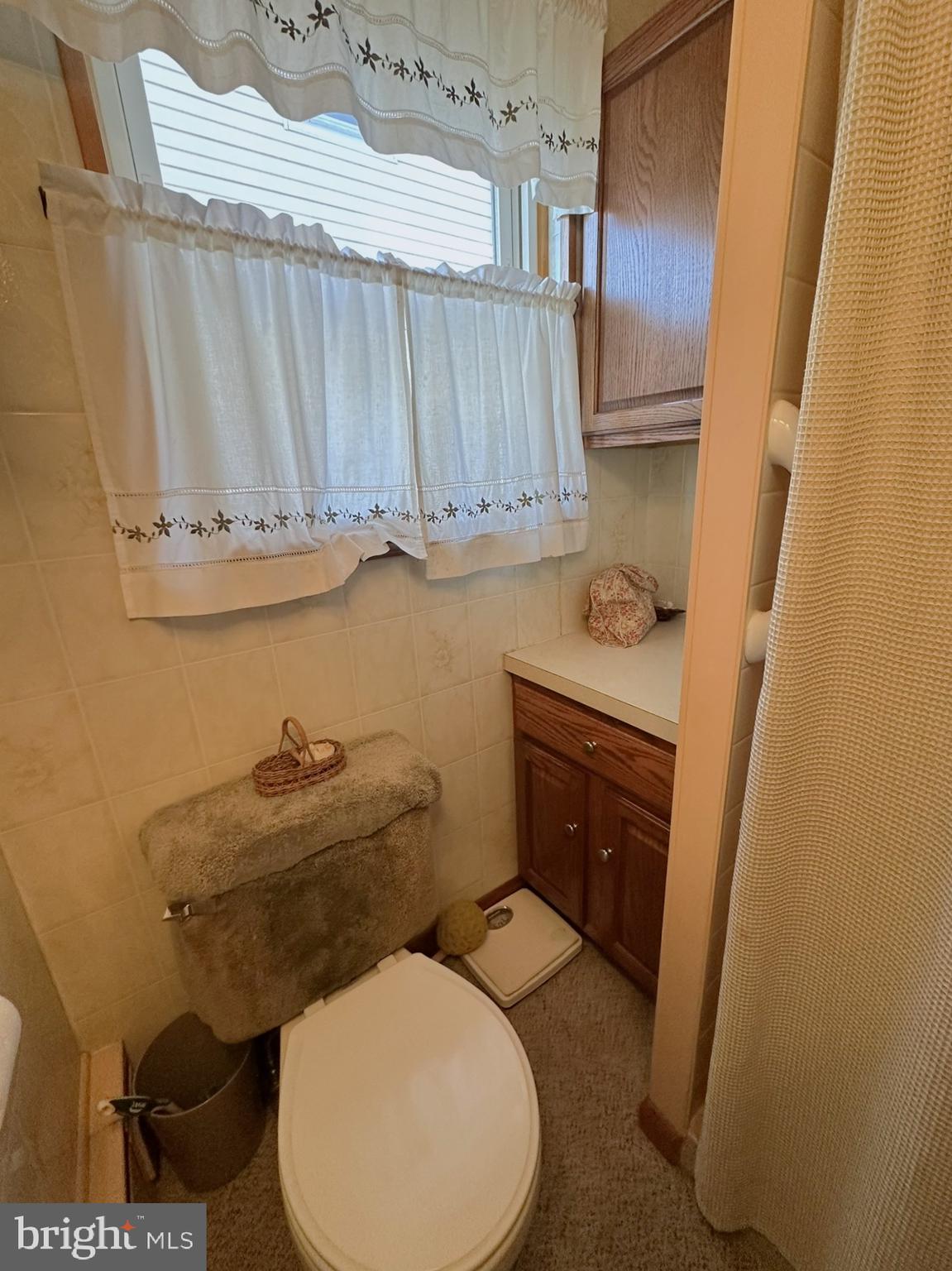 7 Glendale Street Hanover, PA 17331 - Photo 20 of 38 a bathroom with a sink toilet and vanity