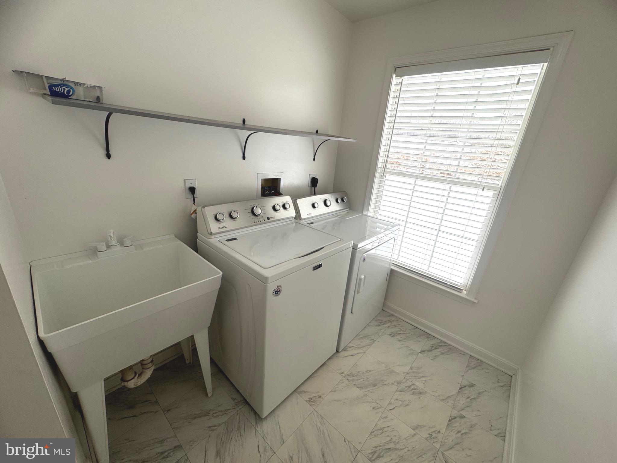 14410 Stottlemyer Road Smithsburg, MD 21783 - Photo 20 of 24 a utility room with dryer and washer