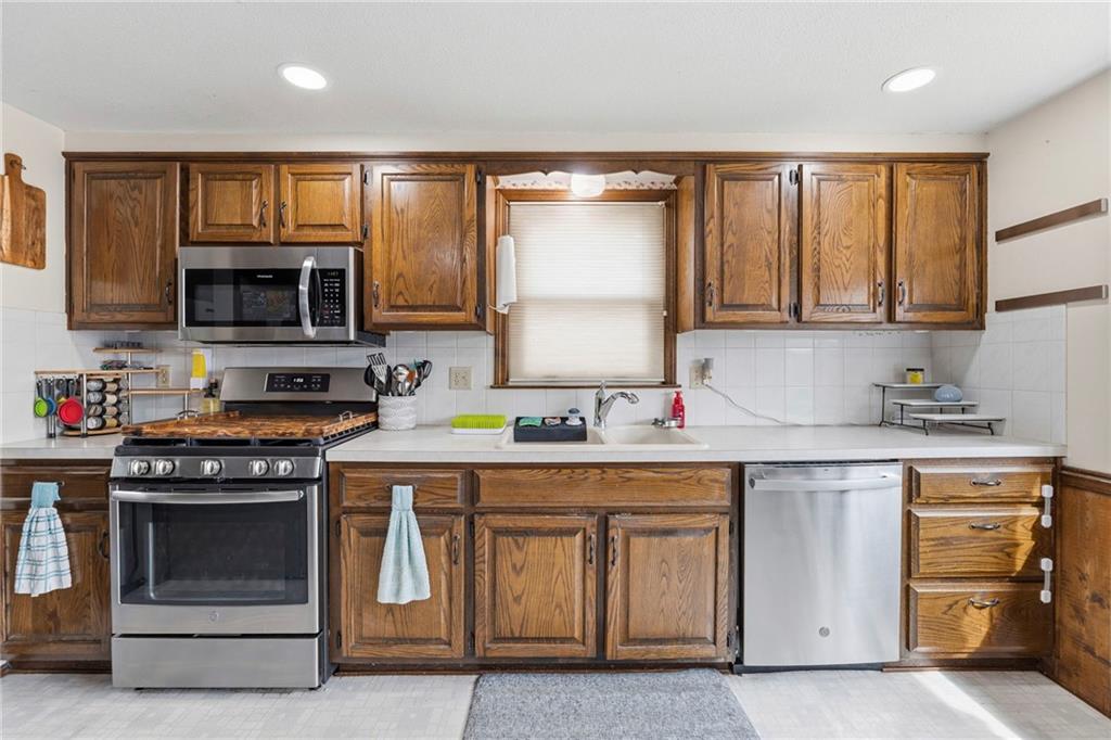 8221 Noland Road Lenexa, KS 66215 - Photo 7 of 32