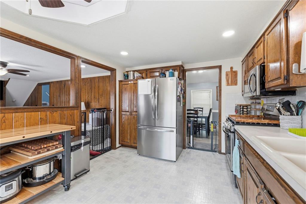 8221 Noland Road Lenexa, KS 66215 - Photo 9 of 32