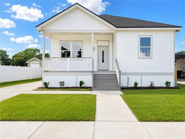 $299,000 | 22 Keane Drive, Chalmette, LA 70043