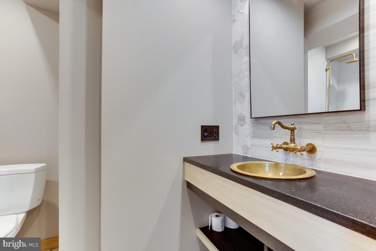 37 Murray Avenue Annapolis, MD 21401 - Photo 37 of 73 Master Bathroom