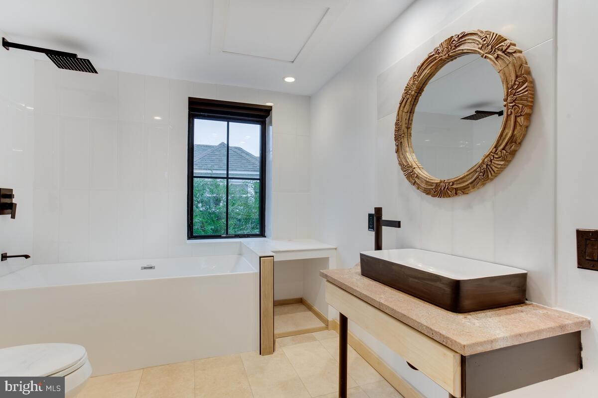 37 Murray Avenue Annapolis, MD 21401 - Photo 40 of 73 3rd Floor Bathroom