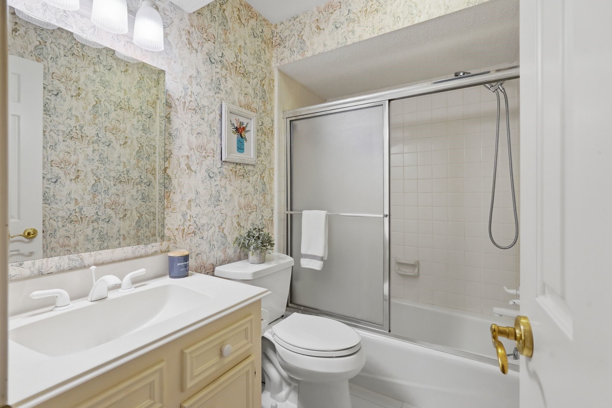 15007 Benfer Road Houston, TX 77069 - Photo 27 of 42 Full bath #2 upstairs!