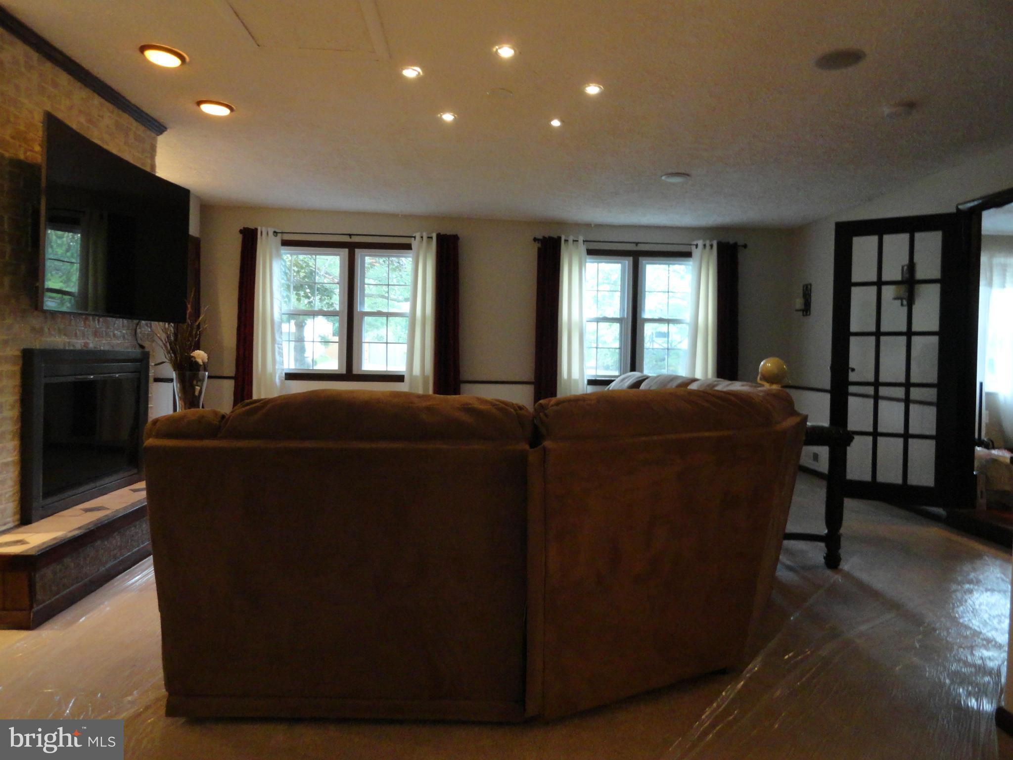 1508 Rainbow Drive Silver Spring, MD 20905 - Photo 13 of 30 Family Room
