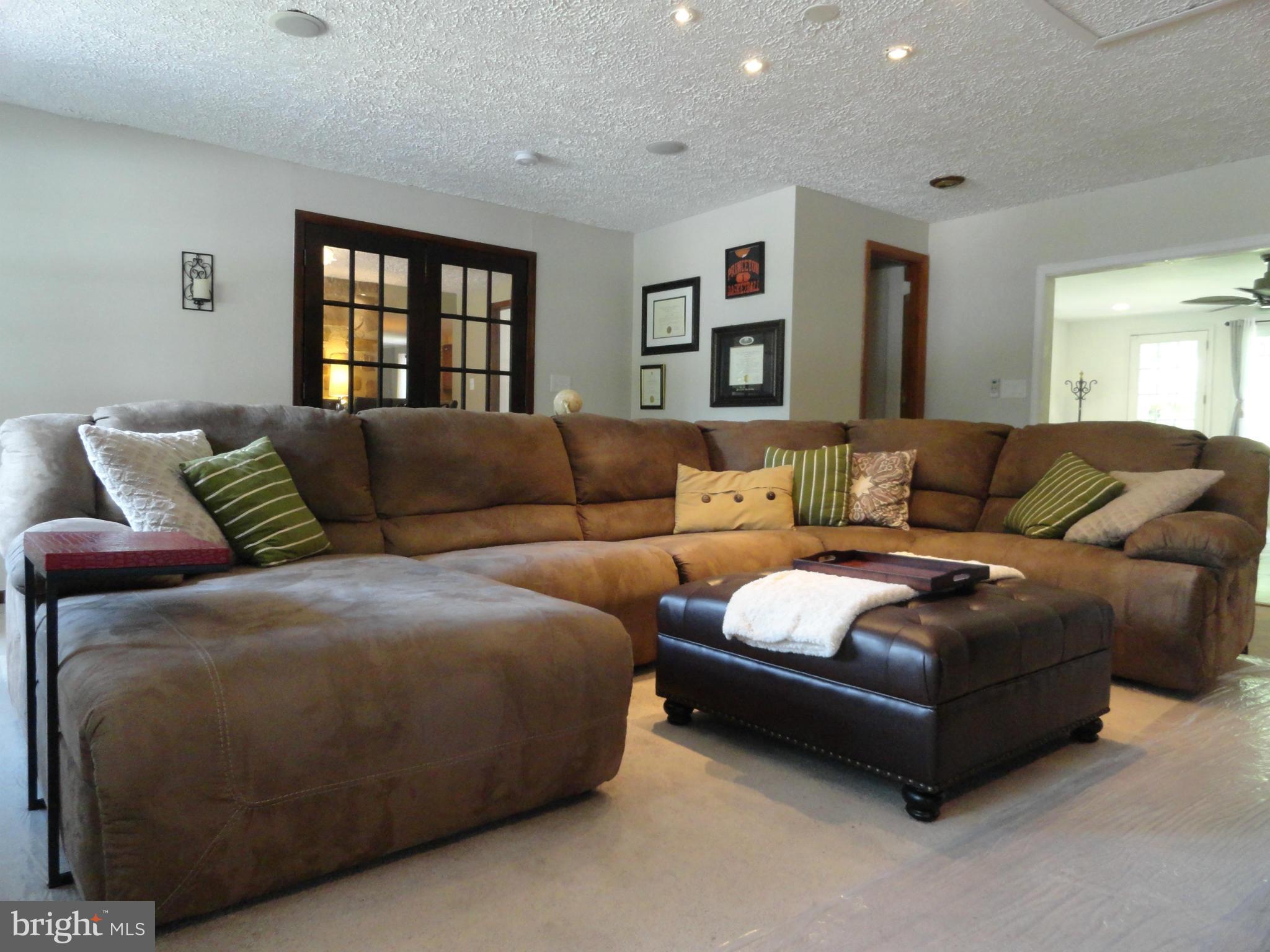 1508 Rainbow Drive Silver Spring, MD 20905 - Photo 14 of 30 Family Room