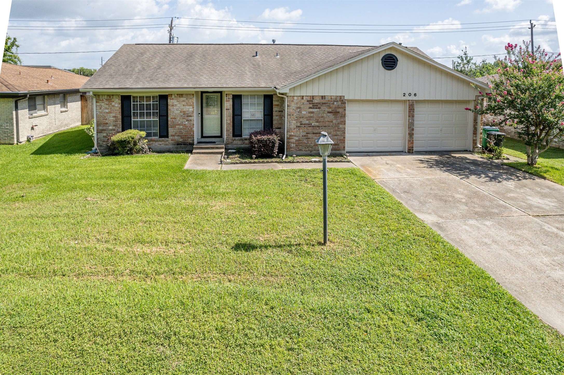 206 Kelly Lane Baytown, TX 77521 - Photo 2 of 38 Fresh paint on the outside of the home, adds to the curb appeal.