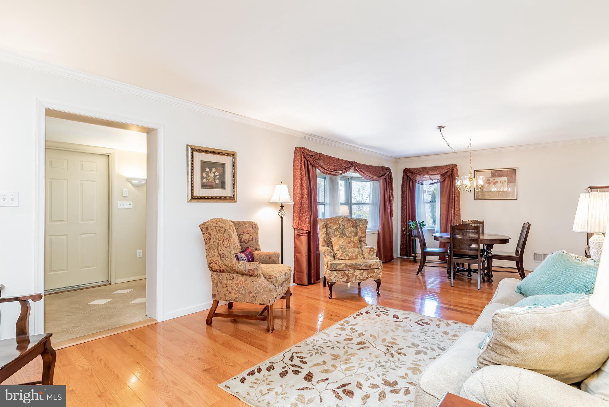 5317 Ridgeview Drive Harrisburg, PA 17112 - Photo 6 of 34 Large Bright Living Room