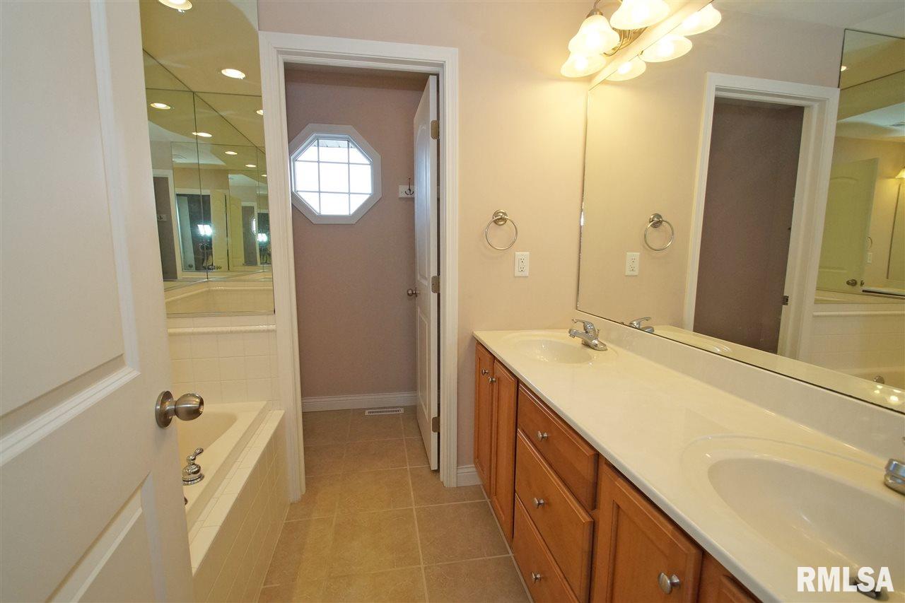 1700 Kingsbury Road Washington, IL 61571 - Photo 20 of 32 Gallery Image 20