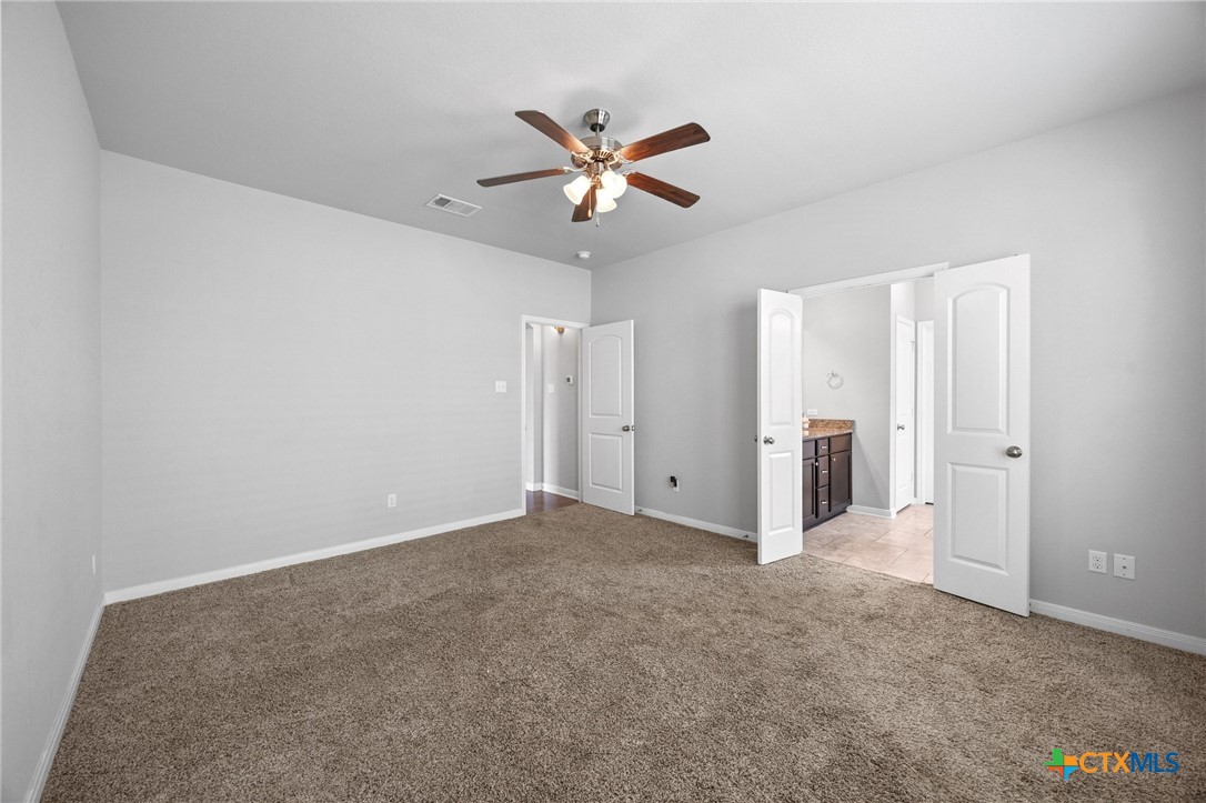 5338 Fenton Lane Belton, TX 76513 - Photo 16 of 33 a view of a livingroom with a ceiling fan