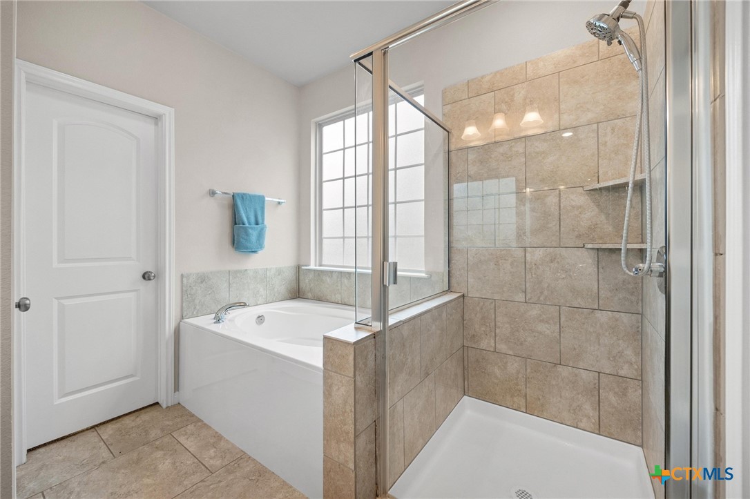 5338 Fenton Lane Belton, TX 76513 - Photo 18 of 33 a bathroom with a bathtub a sink and a shower