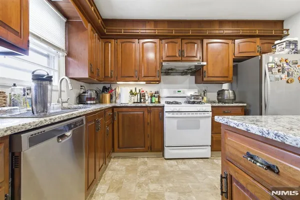 $3,150 | 90 Cortlandt Place, Unit 2, Tenafly, NJ 07670