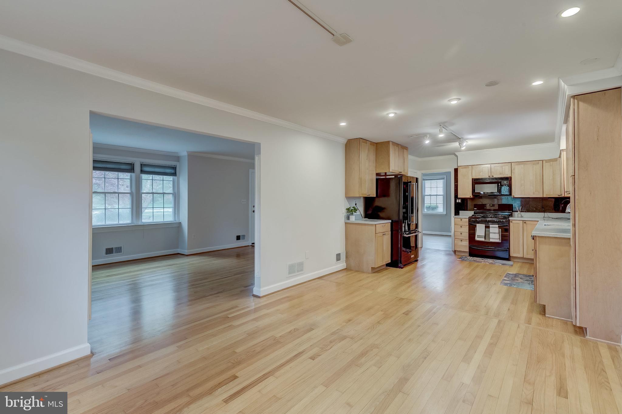 400 West Timonium Road Lutherville-Timonium, MD 21093 - Photo 28 of 62 Eat-in kitchen