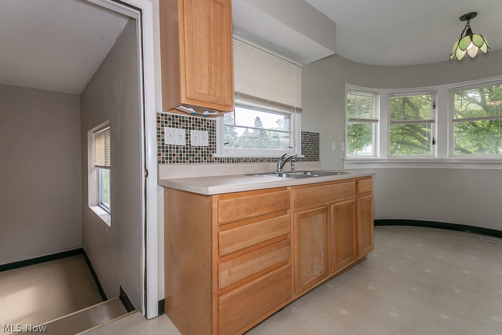 569 Bishop Road Cleveland, OH 44143 - Photo 6 of 26