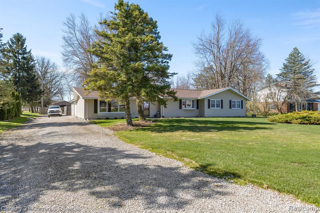 7652 Labo Road South Rockwood, MI 48179 - Photo 2 of 34