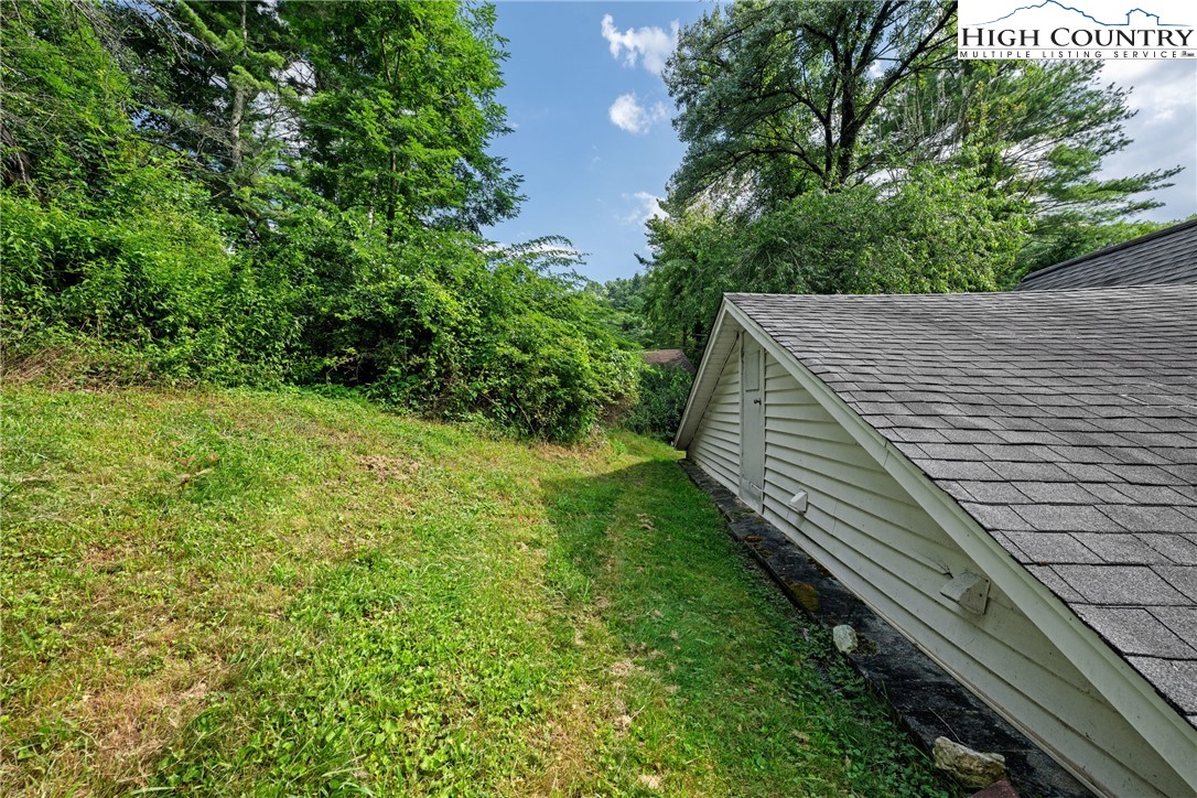 253 Old Blowing Rock Road Boone, NC 28607 - Photo 31 of 33 a view of a backyard with pathway