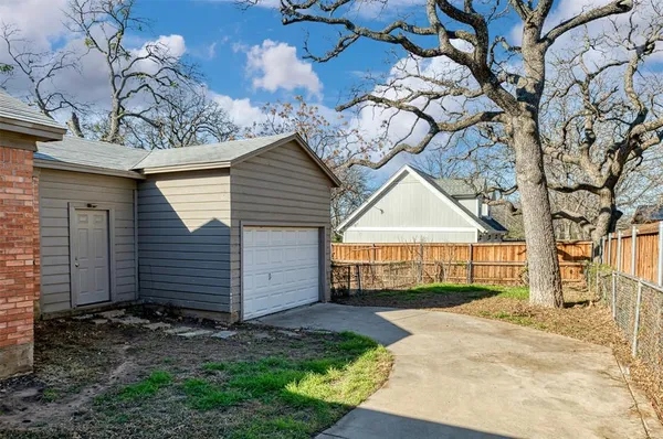 $1,650 | 2308 North Edgewood Terrace, Fort Worth, TX 76103
