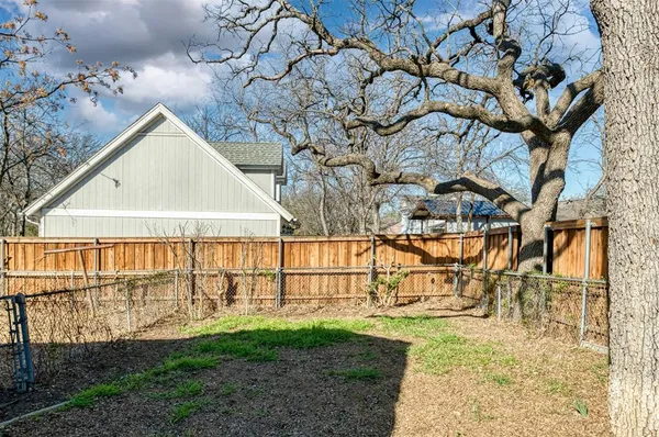 $1,650 | 2308 North Edgewood Terrace, Fort Worth, TX 76103