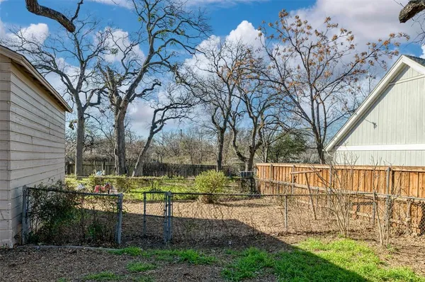 $1,650 | 2308 North Edgewood Terrace, Fort Worth, TX 76103