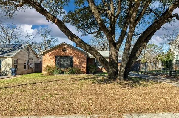 $1,650 | 2308 North Edgewood Terrace, Fort Worth, TX 76103