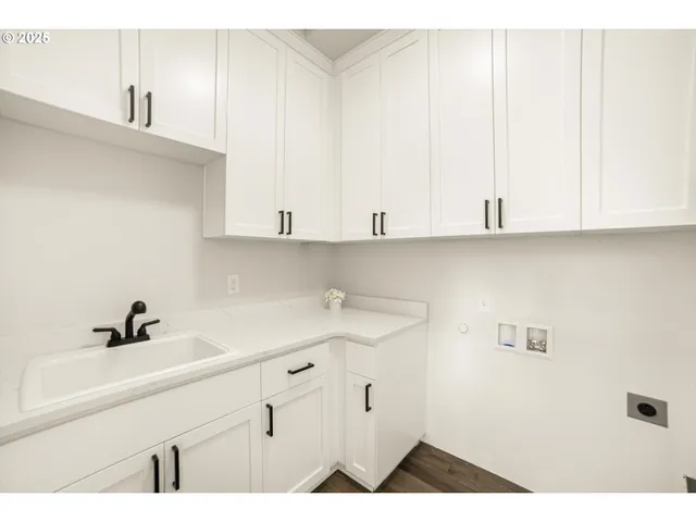 $1,025,000 | 1128 Northeast Marmoris Avenue, Depoe Bay, OR 97341