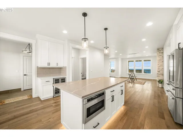 $1,025,000 | 1128 Northeast Marmoris Avenue, Depoe Bay, OR 97341