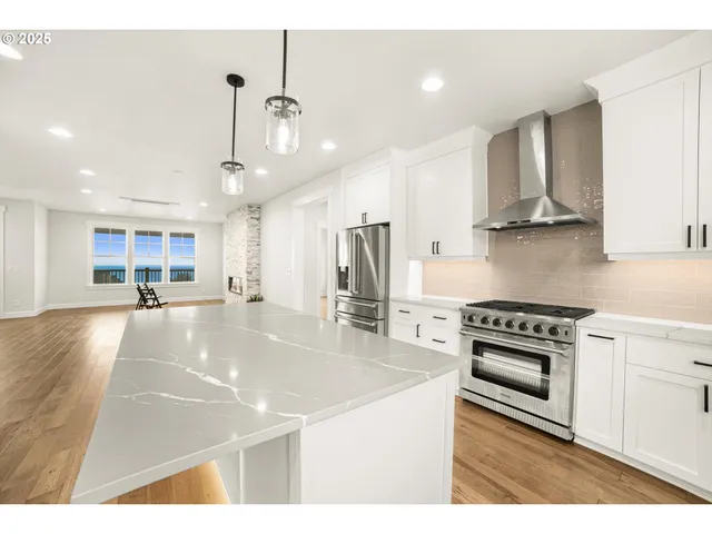 $1,025,000 | 1128 Northeast Marmoris Avenue, Depoe Bay, OR 97341