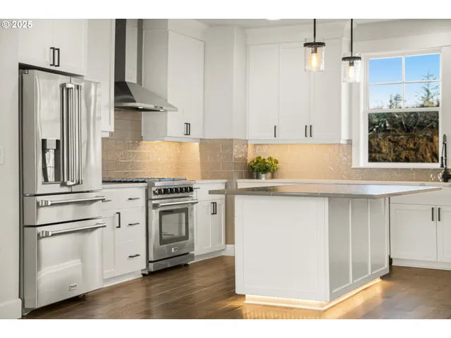 $1,025,000 | 1128 Northeast Marmoris Avenue, Depoe Bay, OR 97341