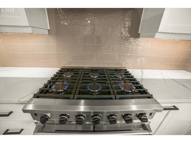 $1,025,000 | 1128 Northeast Marmoris Avenue, Depoe Bay, OR 97341