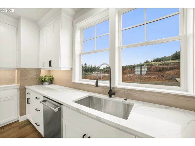 $1,025,000 | 1128 Northeast Marmoris Avenue, Depoe Bay, OR 97341