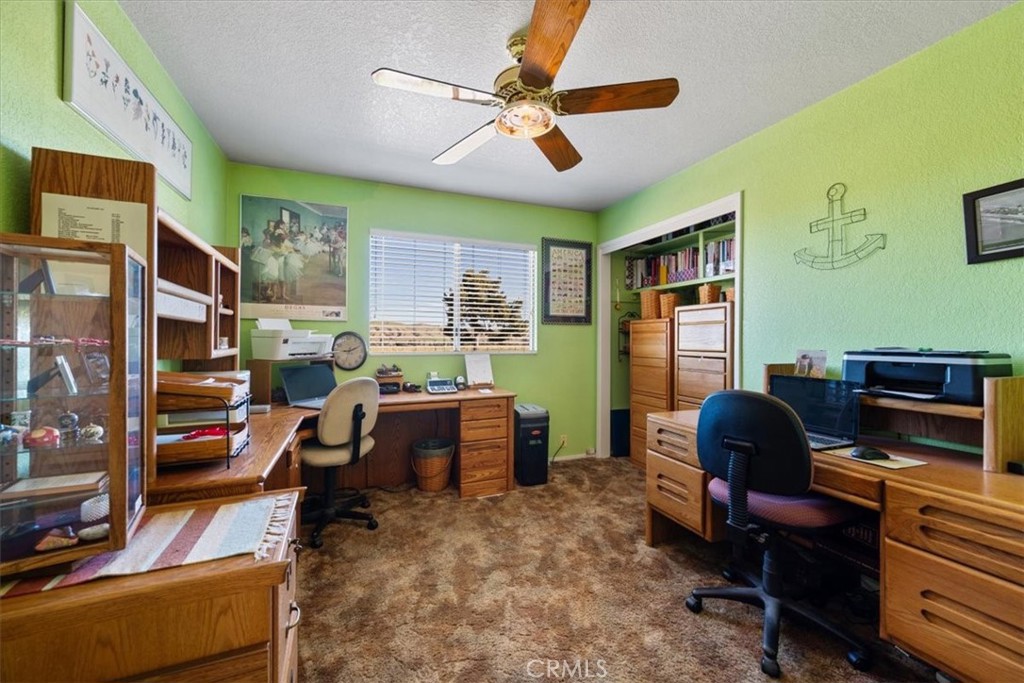 2100 Starkey Road Shandon, CA 93461 - Photo 14 of 39 a workspace with furniture