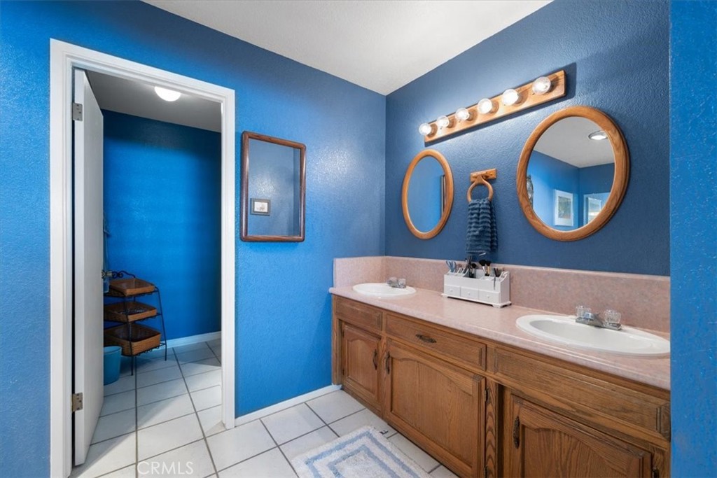 2100 Starkey Road Shandon, CA 93461 - Photo 17 of 39 a bathroom with a sink and a mirror