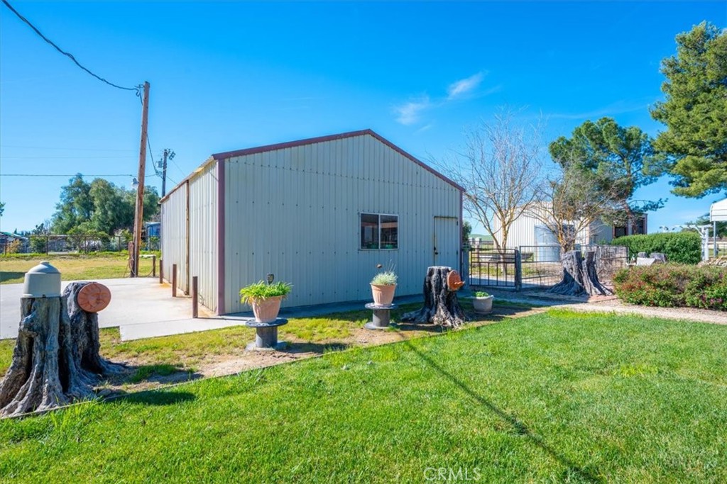 2100 Starkey Road Shandon, CA 93461 - Photo 23 of 39 a view of a backyard with swimming pool