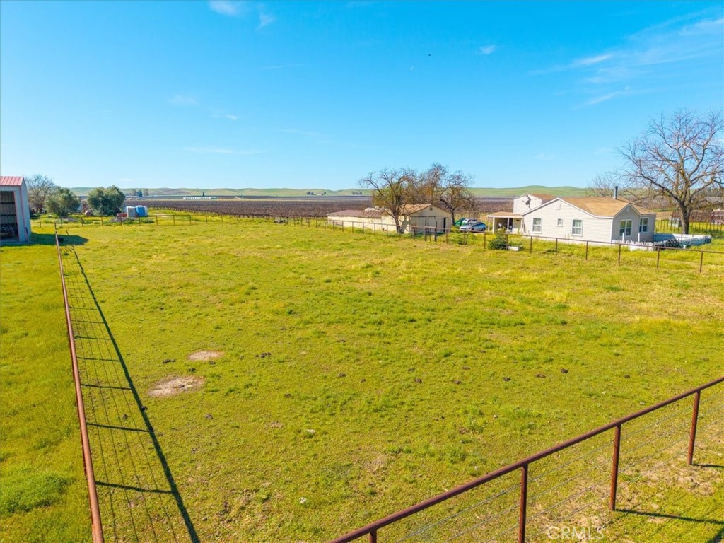 2100 Starkey Road Shandon, CA 93461 - Photo 33 of 39 a view of an ocean from a balcony