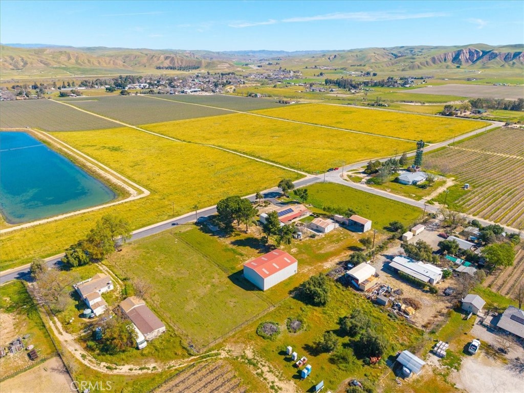2100 Starkey Road Shandon, CA 93461 - Photo 36 of 39 a view of a city and an ocean view